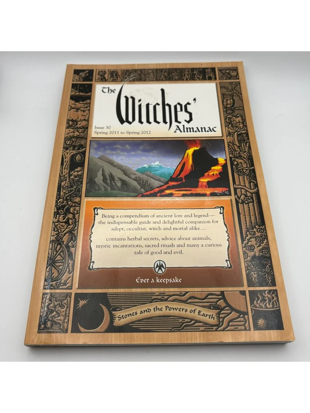 The Witches' Almanac Issue 30 Spring 2011 to Spring 2012 - Stones and the Powers